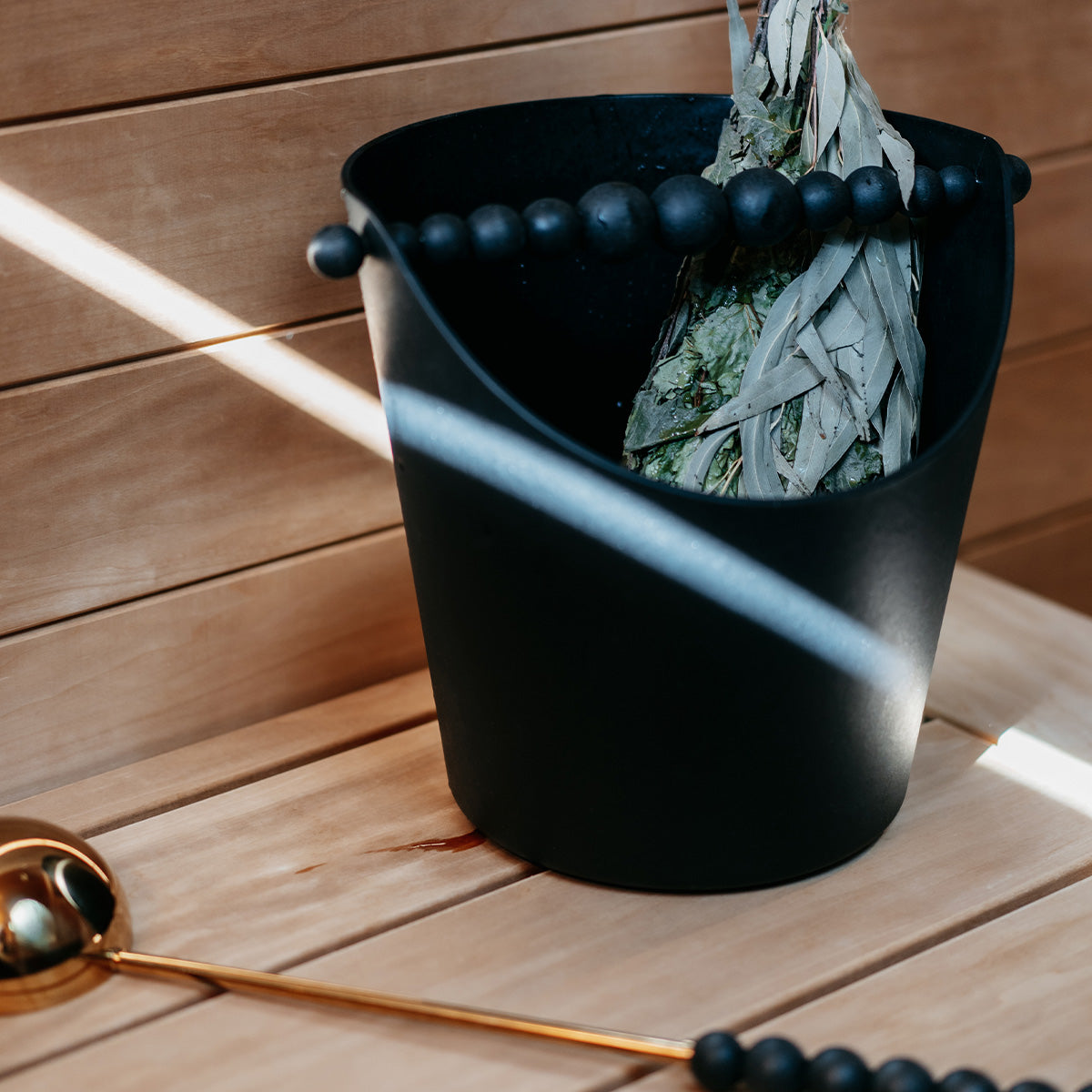 Nuppu sauna ladle, gold and black