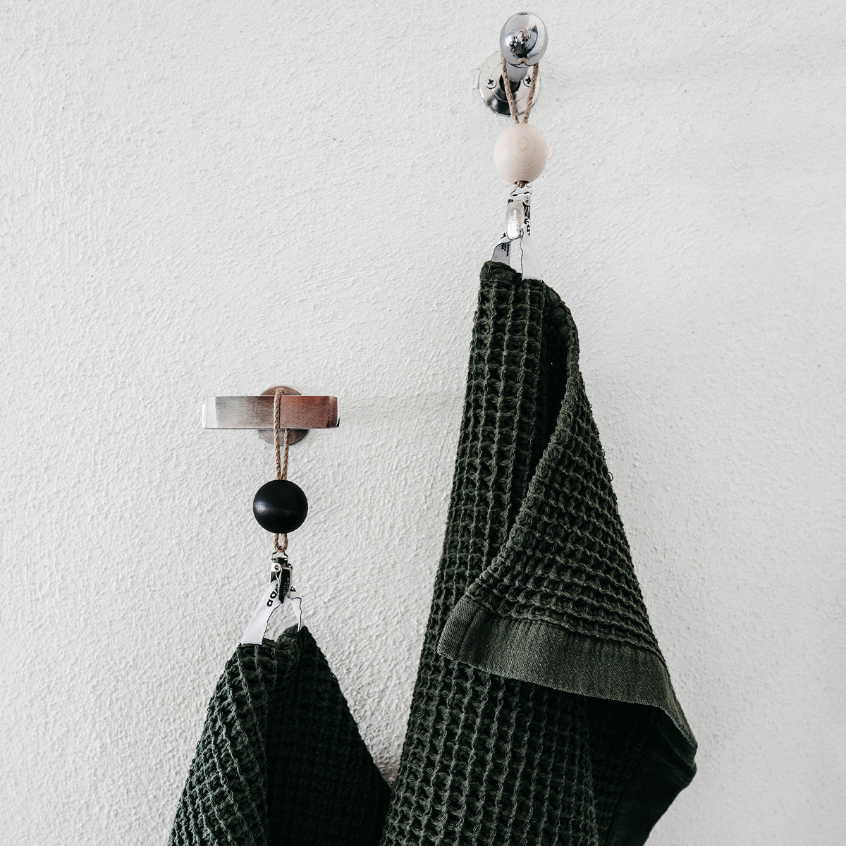 Pallo towel clip, black