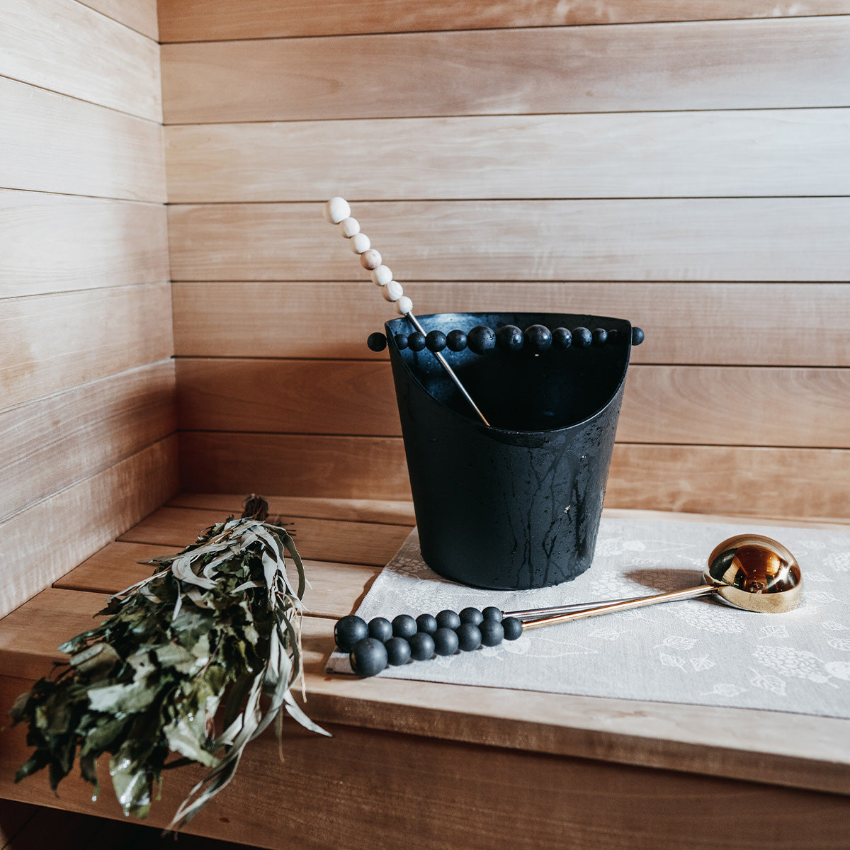 Nuppu sauna ladle, gold and black