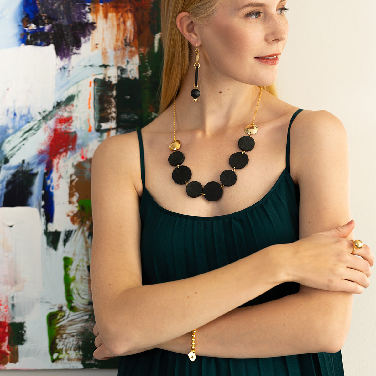 Ilta necklace, black and gold