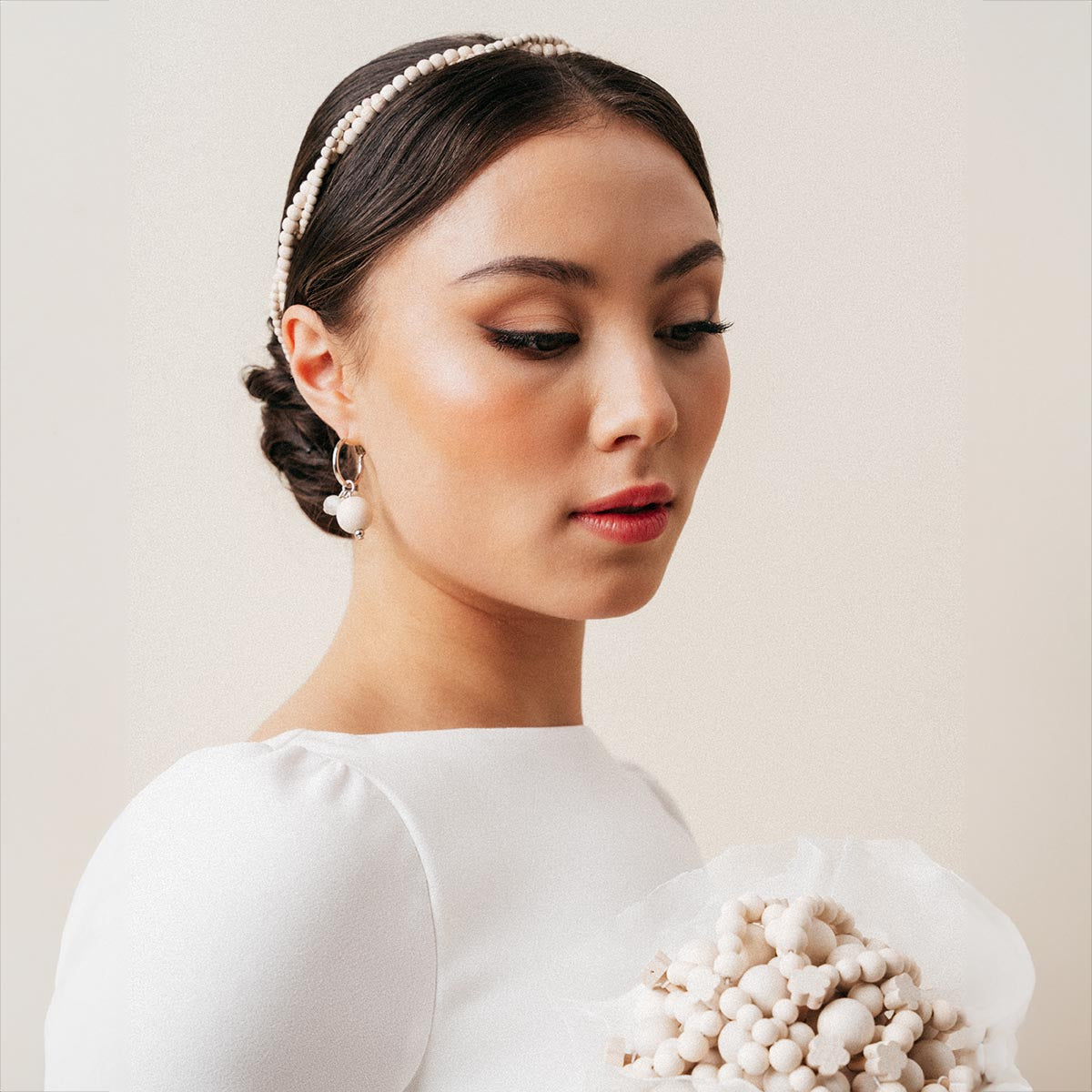 Lydia earrings, ecru and silver