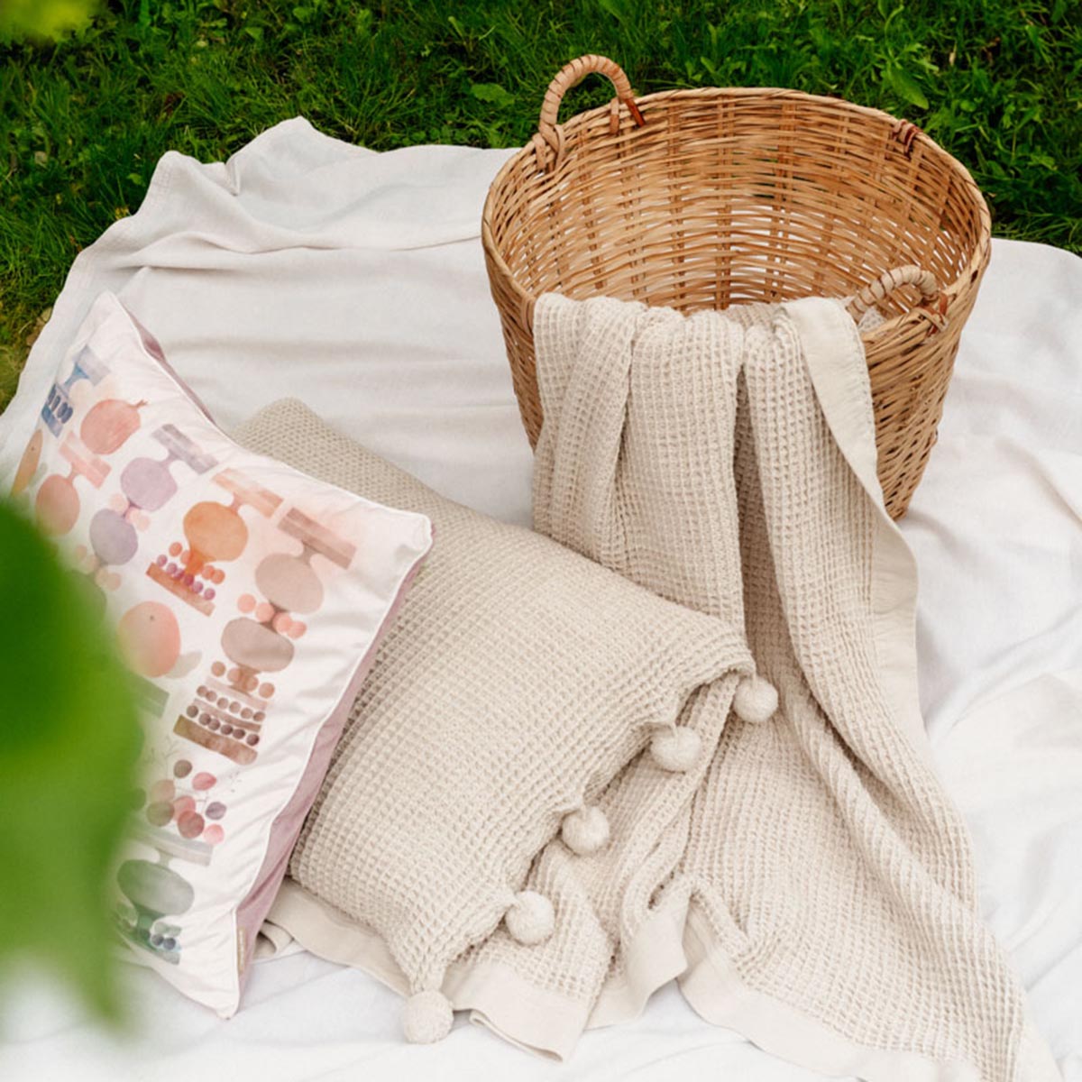 Pom pom cushion cover, beige