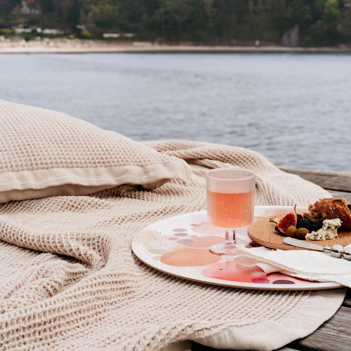 Pom pom blanket, beige