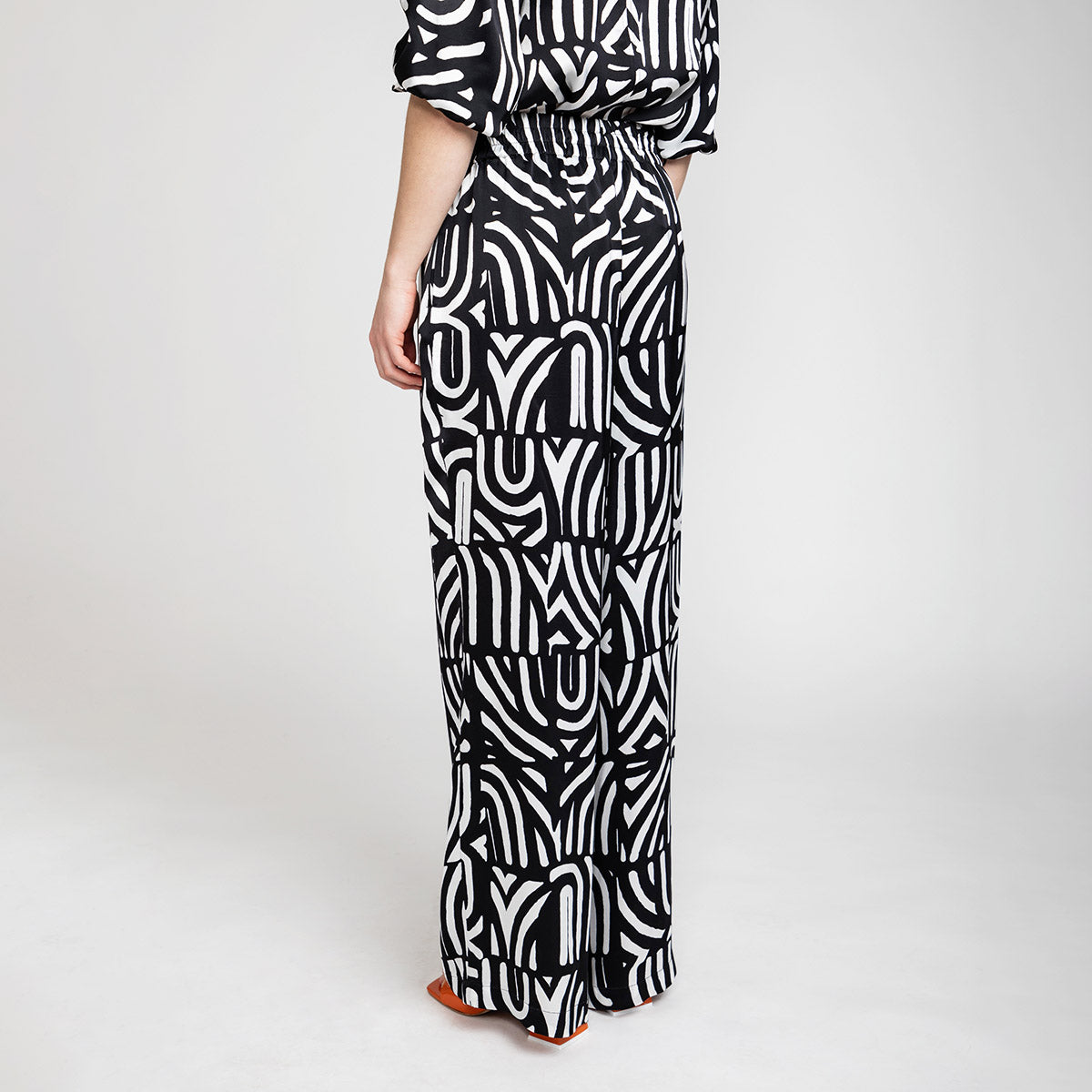 Tuike trousers, Kaari, black and white