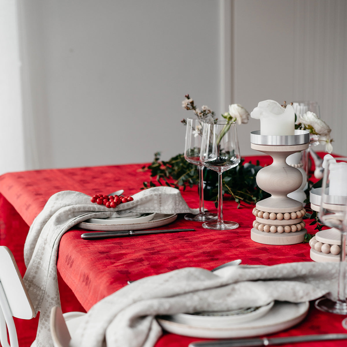 Helmi tablecloth, 140 x 250 cm, red