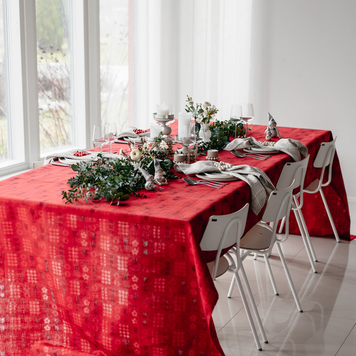 Helmi tablecloth, 140 x 250 cm, red