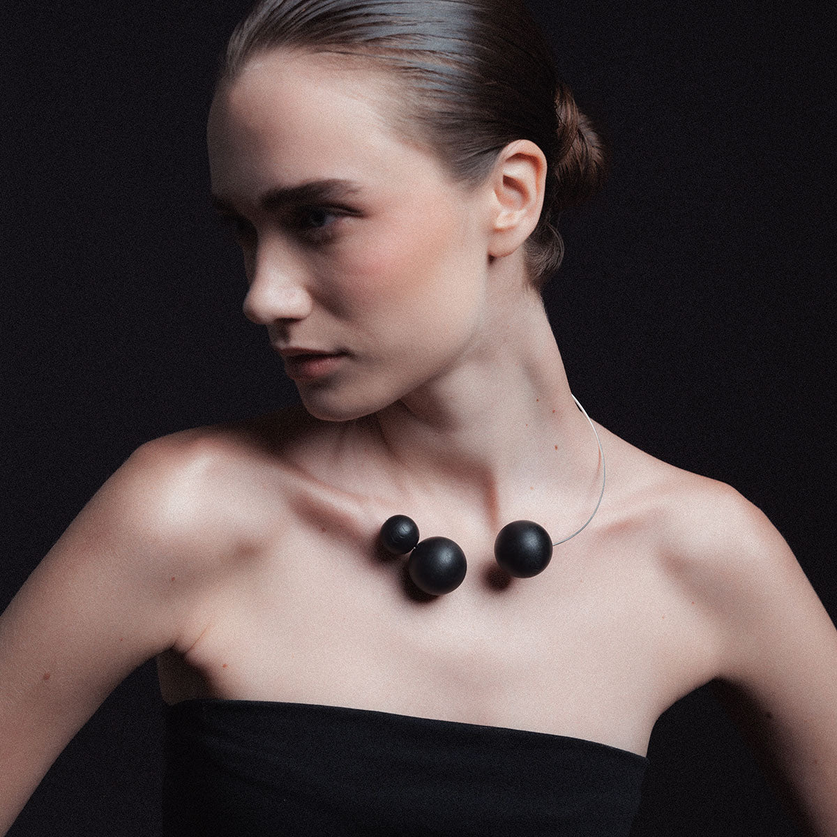 Kurjenpuola necklace, black