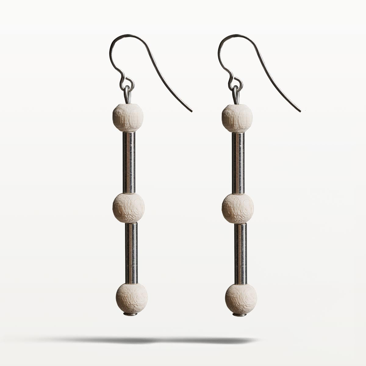 Mila earrings, ecru
