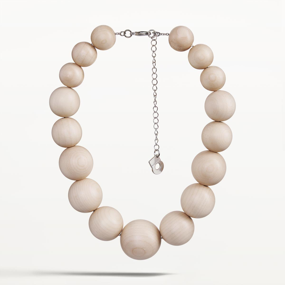 Olos necklace, varnished wood