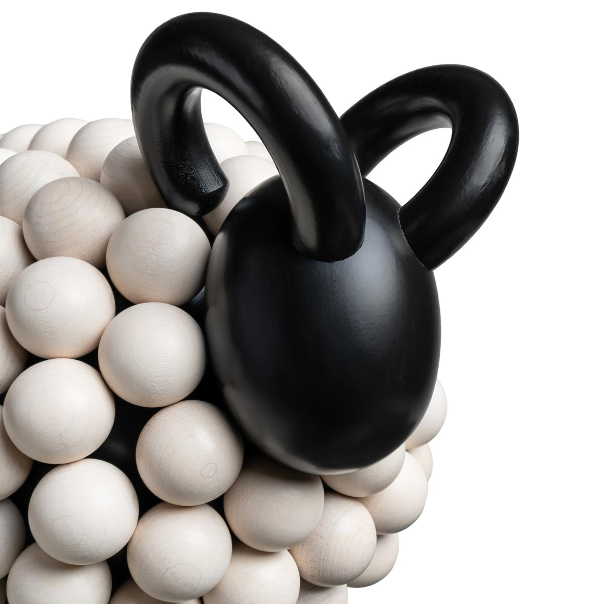 Pässi figurine, white