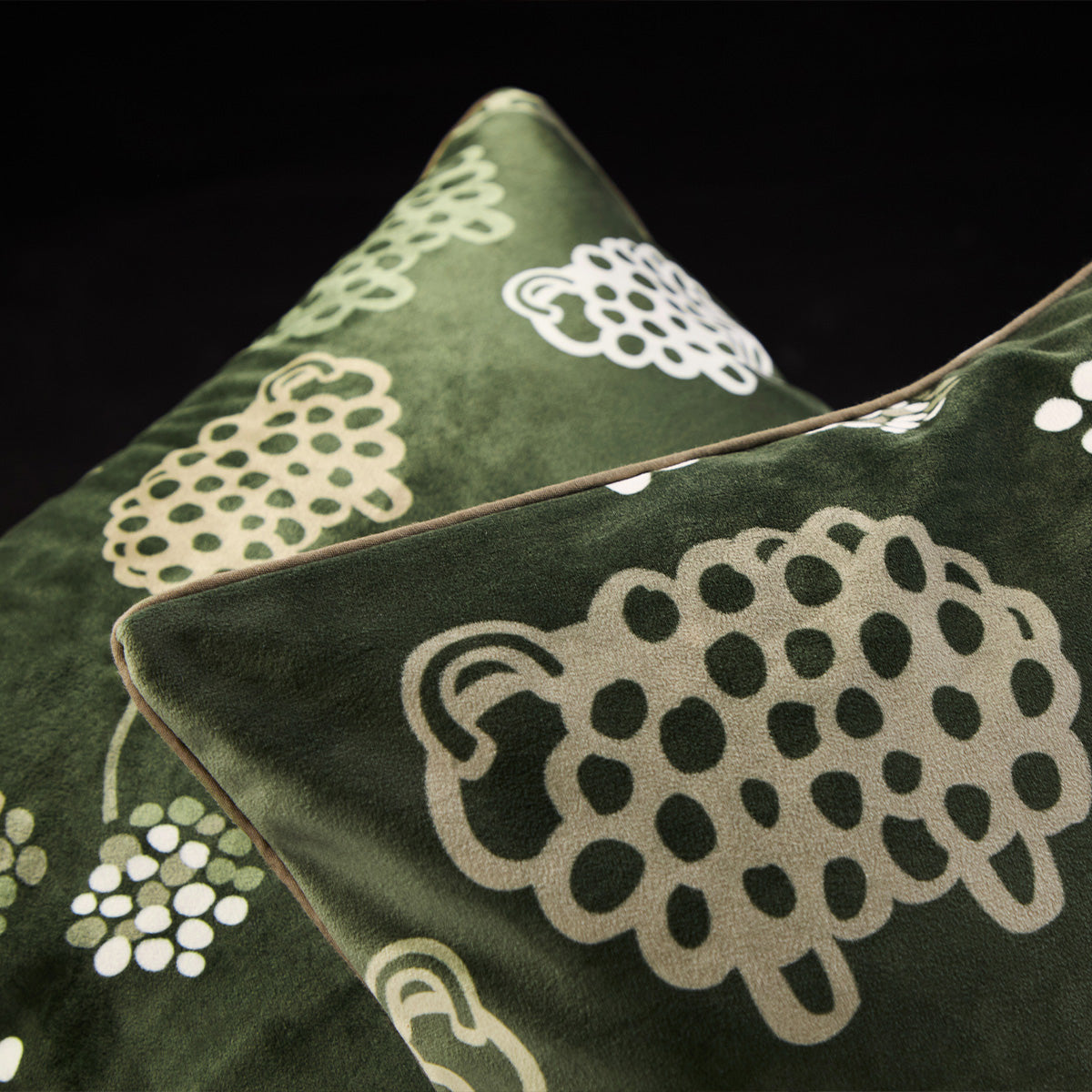 Cushion cover, Rams in a Field, 50 x 50 cm, green