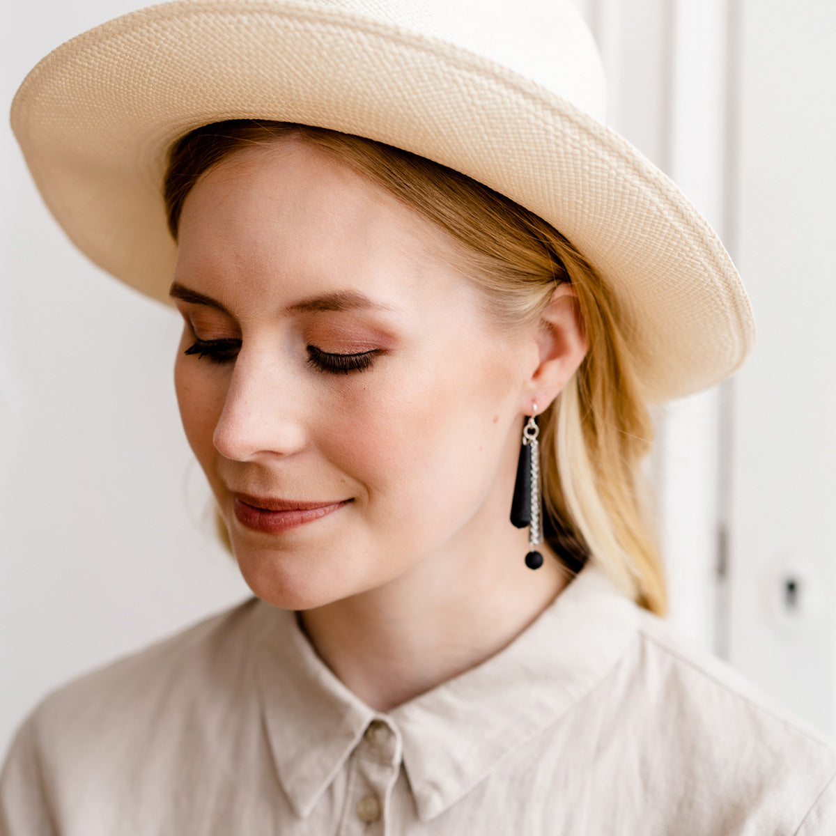 Eveliina earrings, black