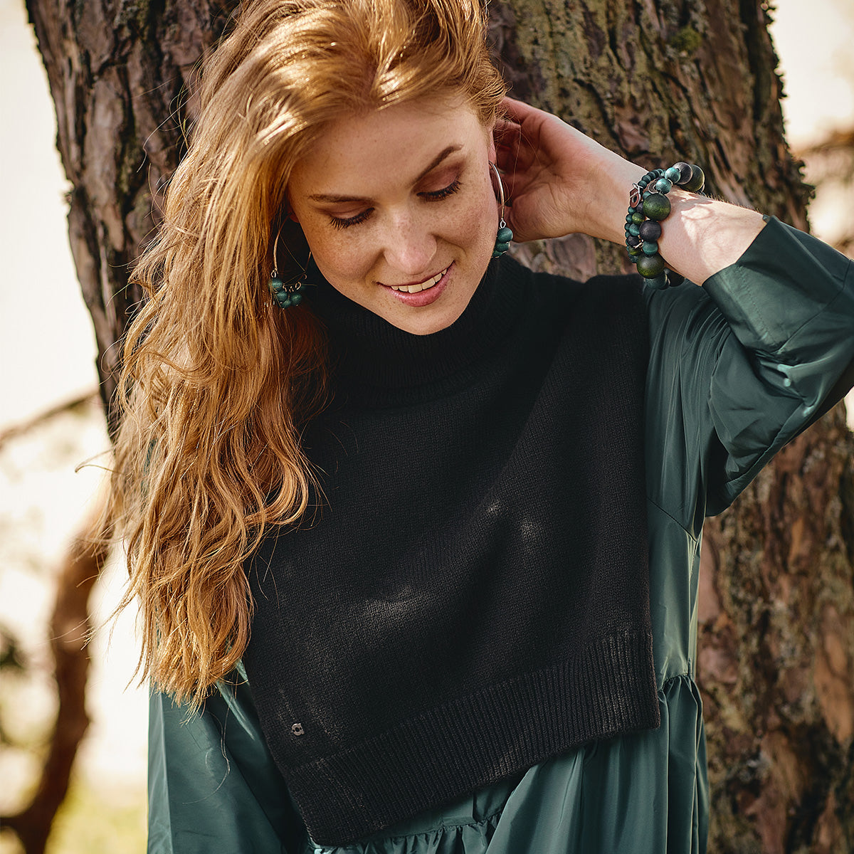 Aurora neckwarmer. black