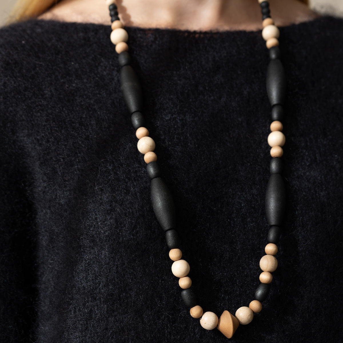 Anita necklace, black and brown