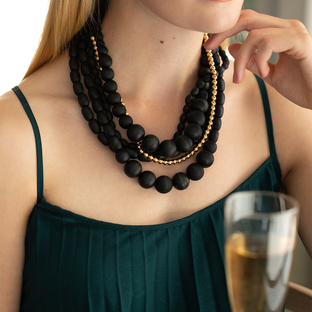Casandra necklace, black and gold