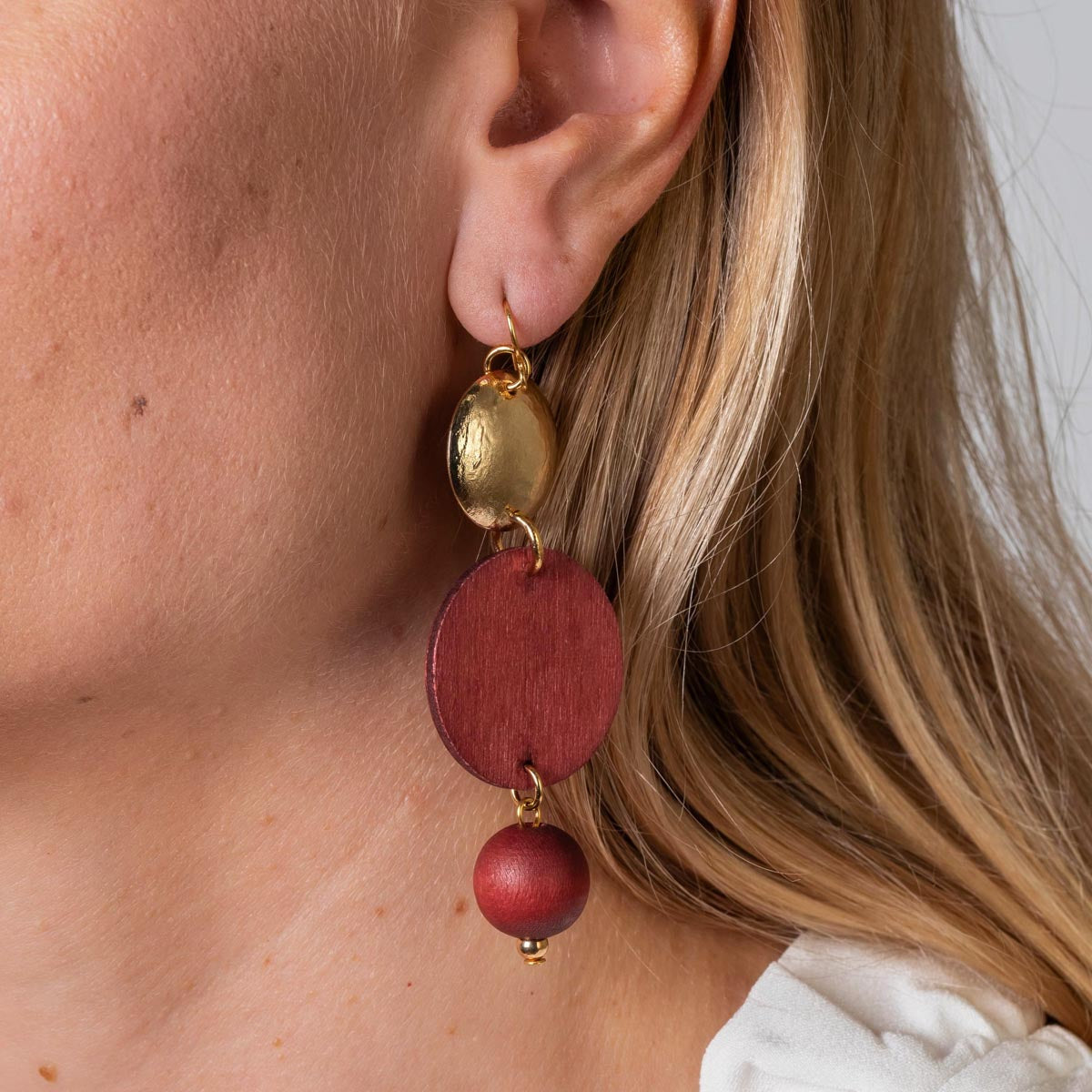 Ilta earrings, wine red and gold