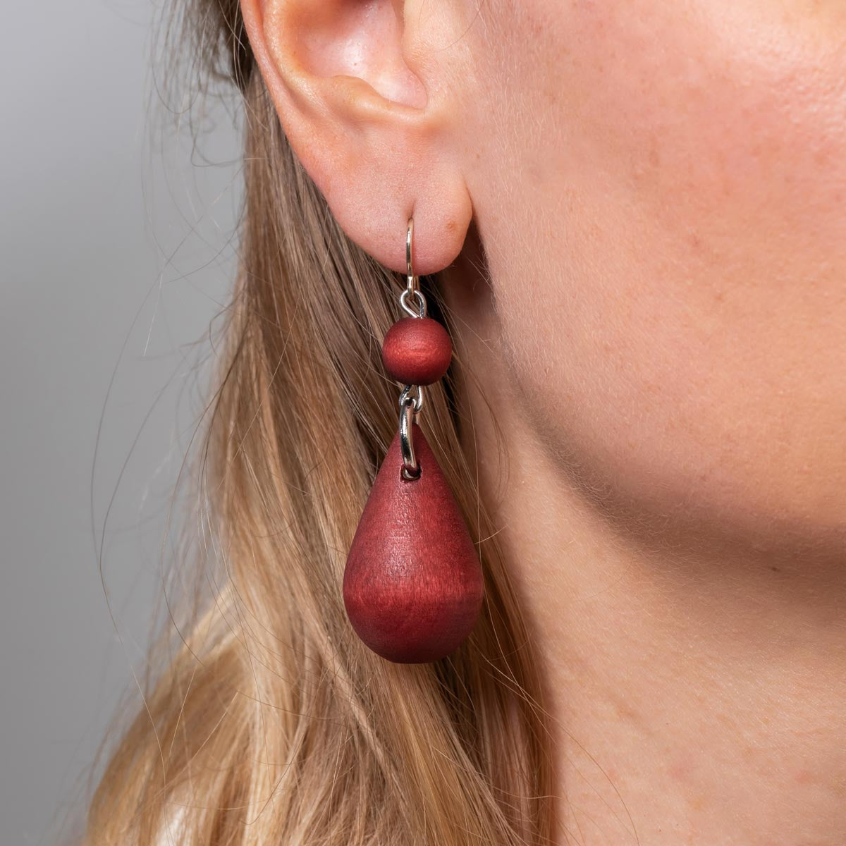Pisara earrings, wine red