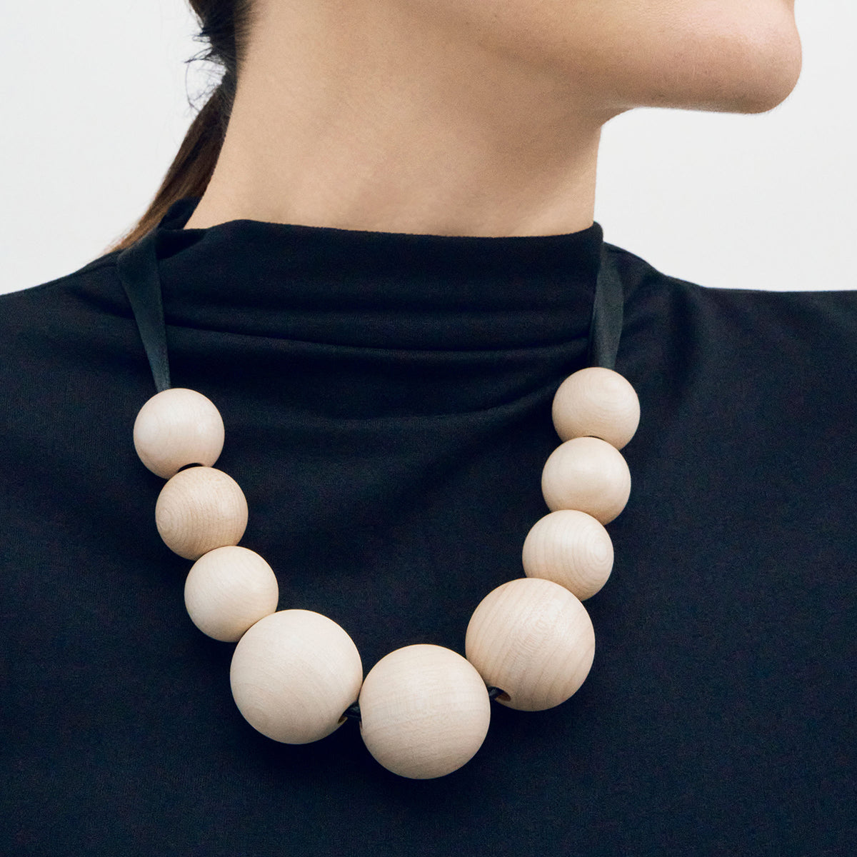 Gaala necklace, varnished wood
