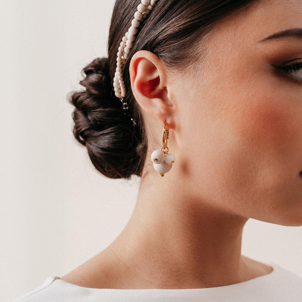 Lydia earrings, ecru and gold