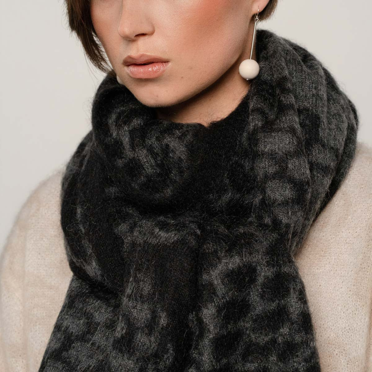 Elva scarf, Pässi, black