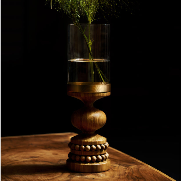 A glass vase that fits the Keisarinna, Ruustinna and Tsaaritar candleholders. Also suitable for holding a candle.