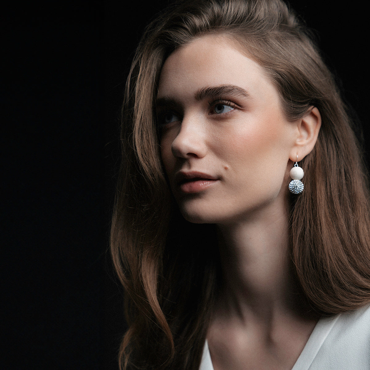 Heijastus earrings, ecru