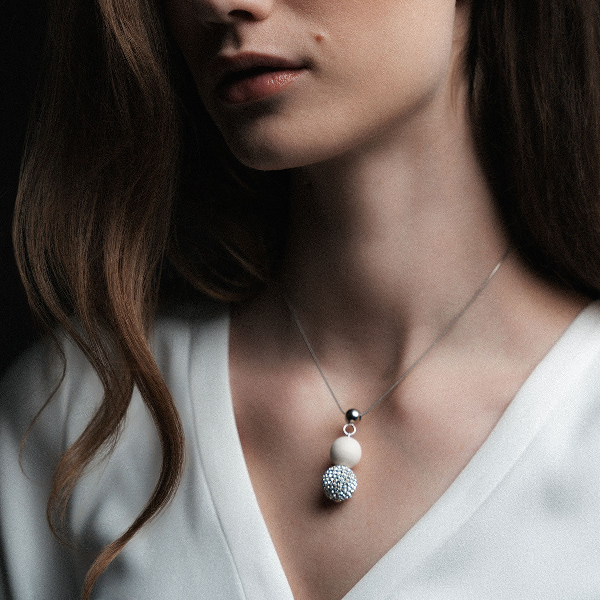 Heijastus necklace, ecru