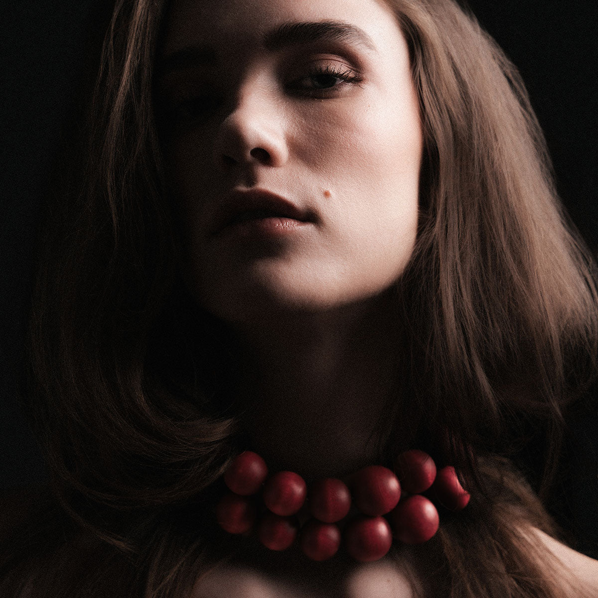 Olos necklace, plum red