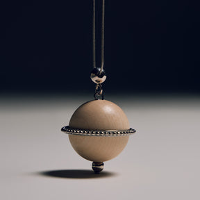 Nova necklace, varnished wood