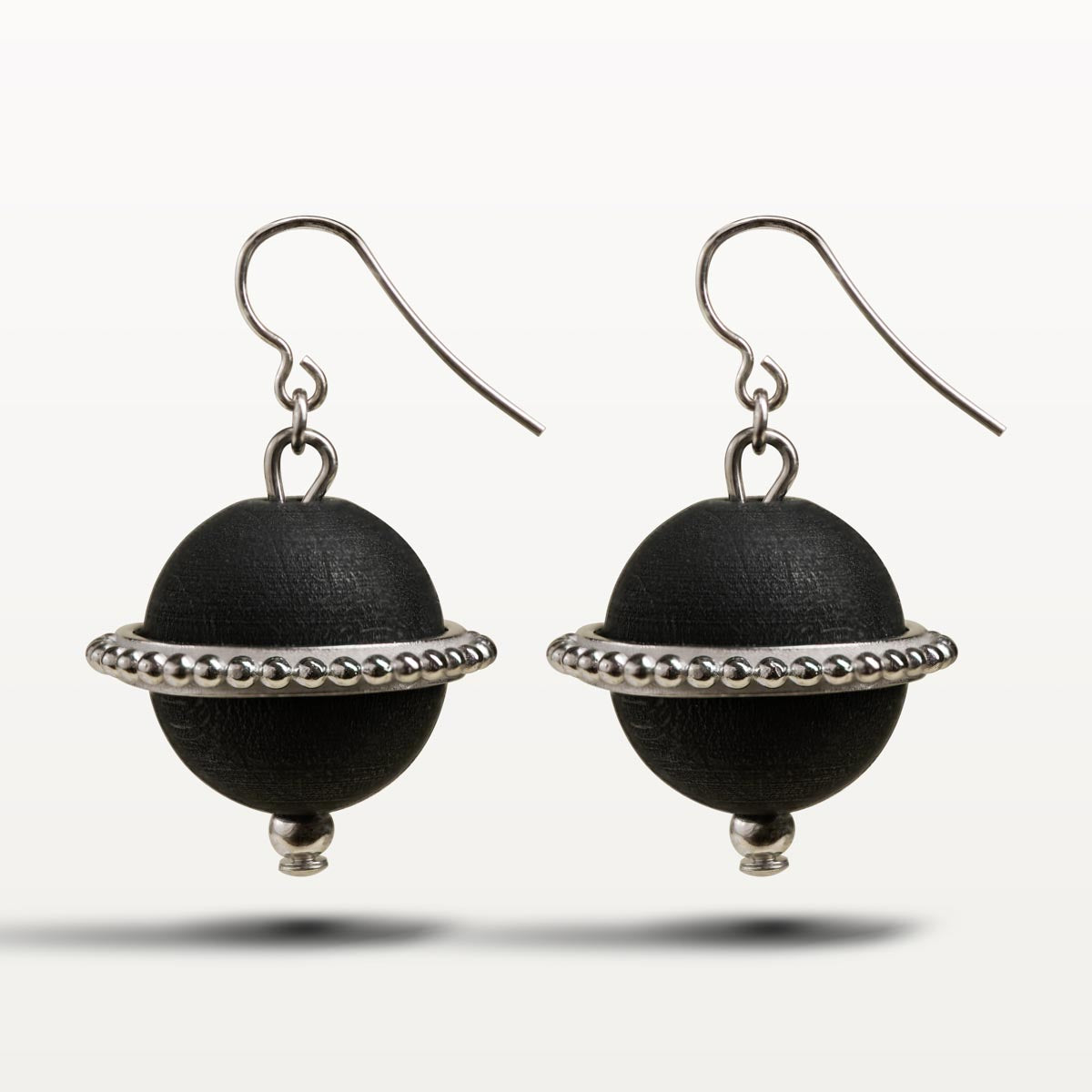 Nova earrings, black