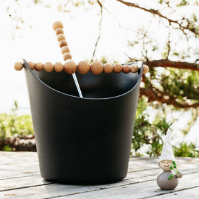 Nuppu sauna bucket, black and varnished wood