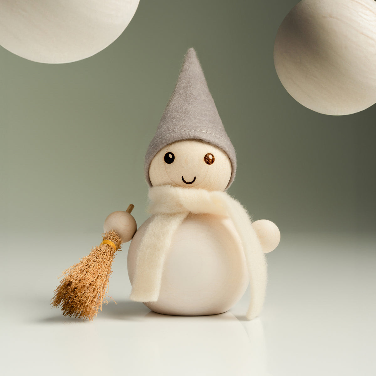 Frost Elf Broom, 18 cm