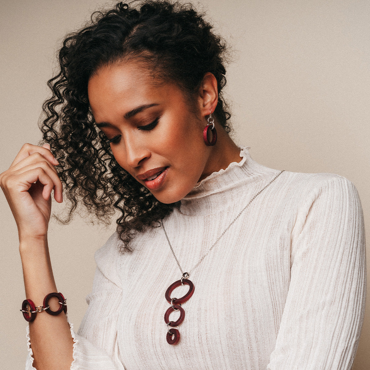 Järviruoko pendant, plum red
