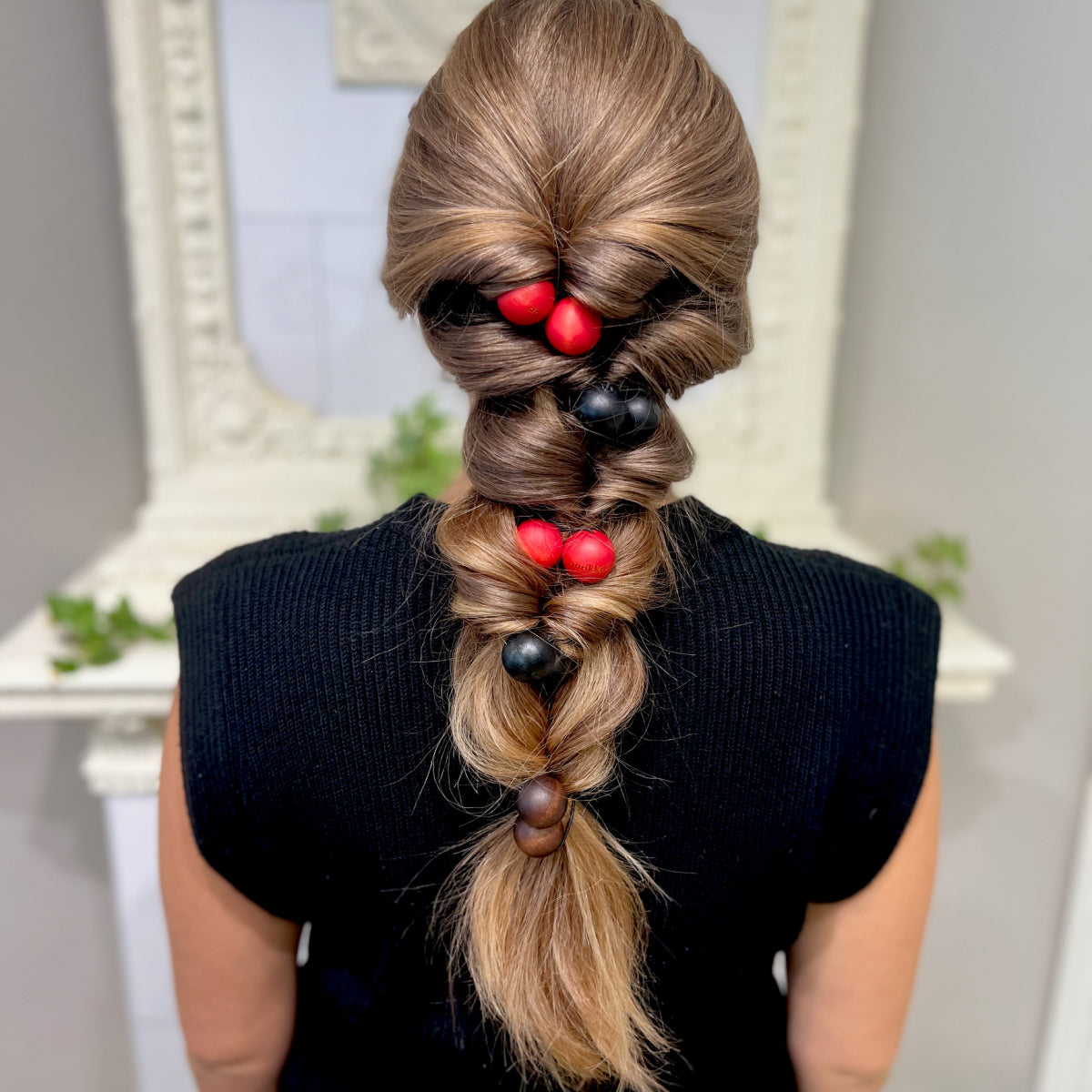 Pom pom hair tie, light brown