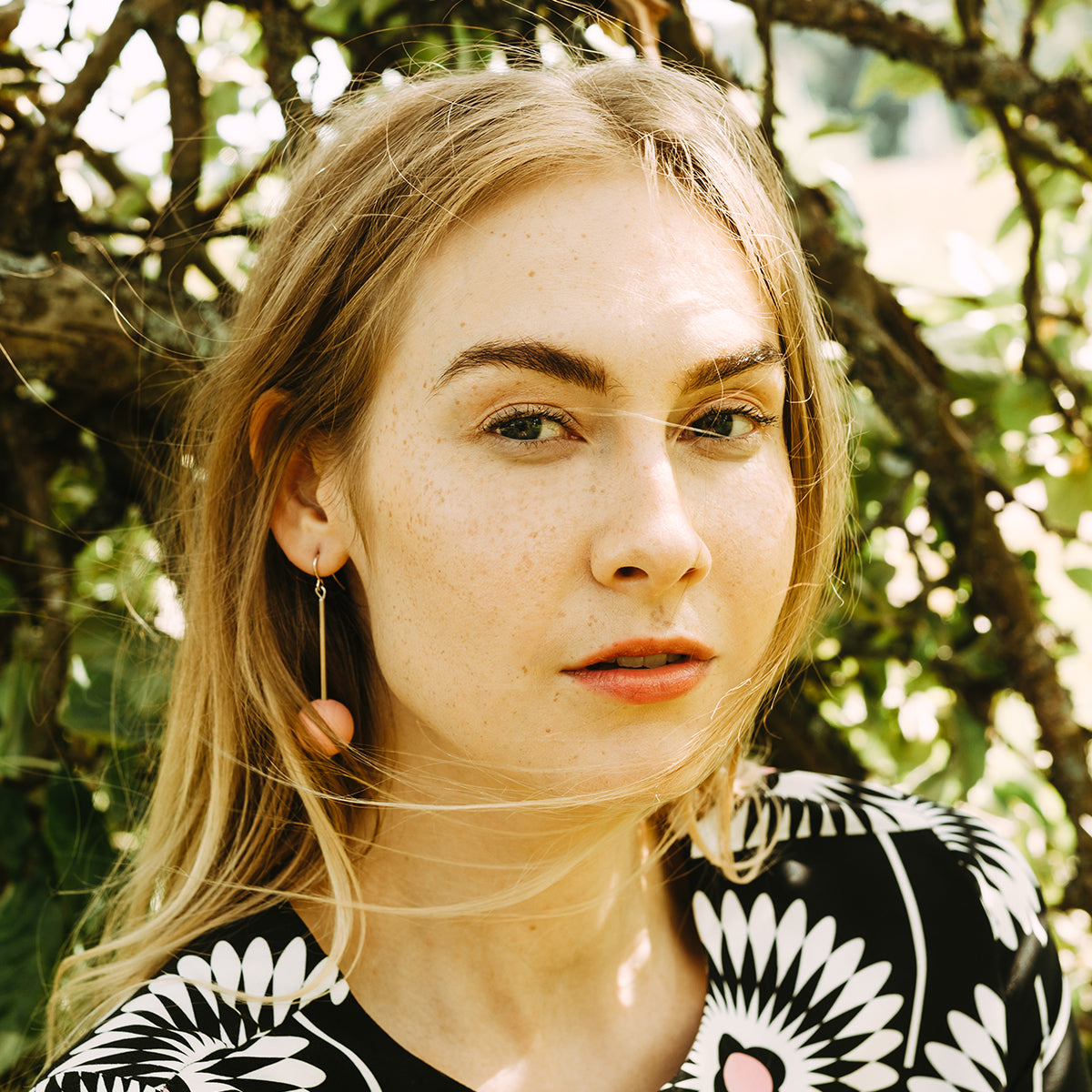Elsa earrings, black